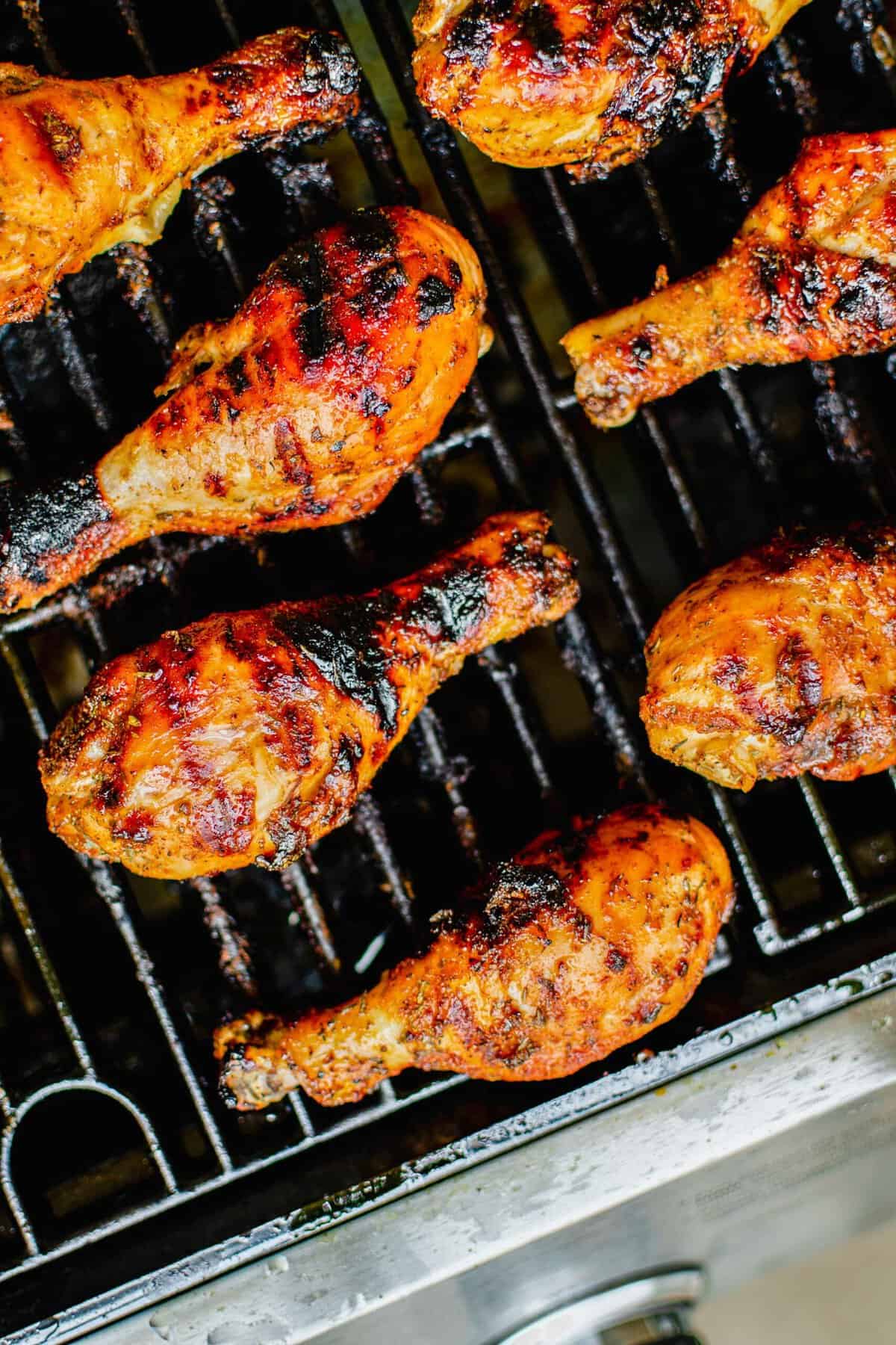 Homemade Dry Rub Grilled Chicken Legs: Crispy & Moist